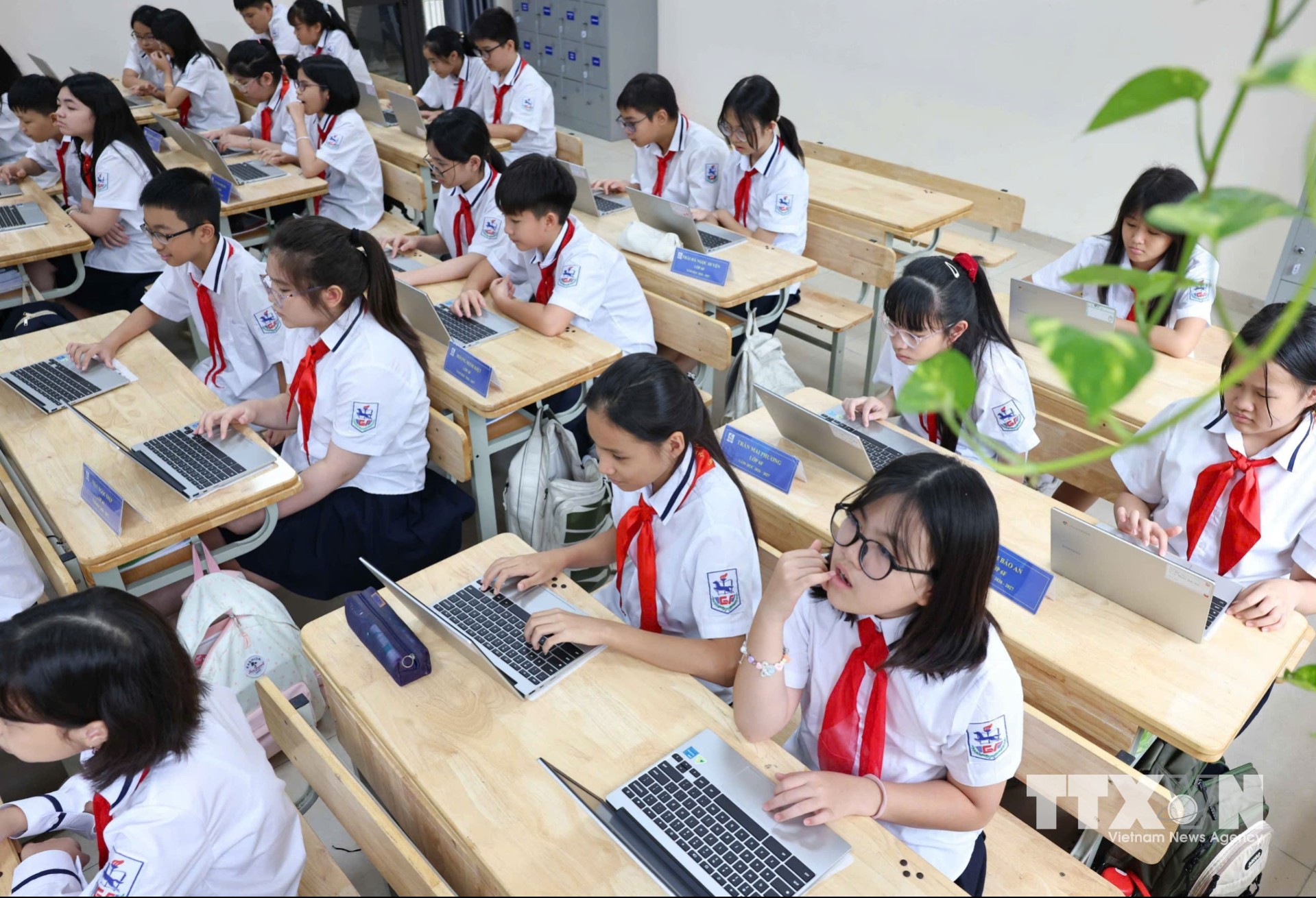 Học sinh được đảm bảo tiếp cận các thông tin về nội dung số an toàn. (Ảnh: Thanh Tùng/TTXVN)